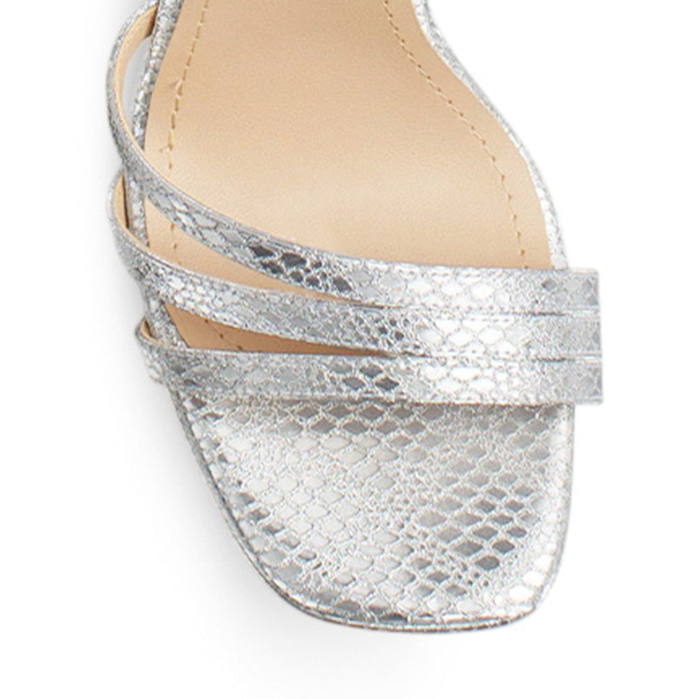 Vista de material sintético en zapatilla plata para mujer con tiras cruzadas y tacón alto de 11cm 