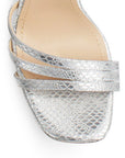 Vista de material sintético en zapatilla plata para mujer con tiras cruzadas y tacón alto de 11cm 
