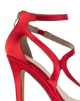 Vista a detalle de zapatilla roja para mujer con tacón alto delgado de 12cm