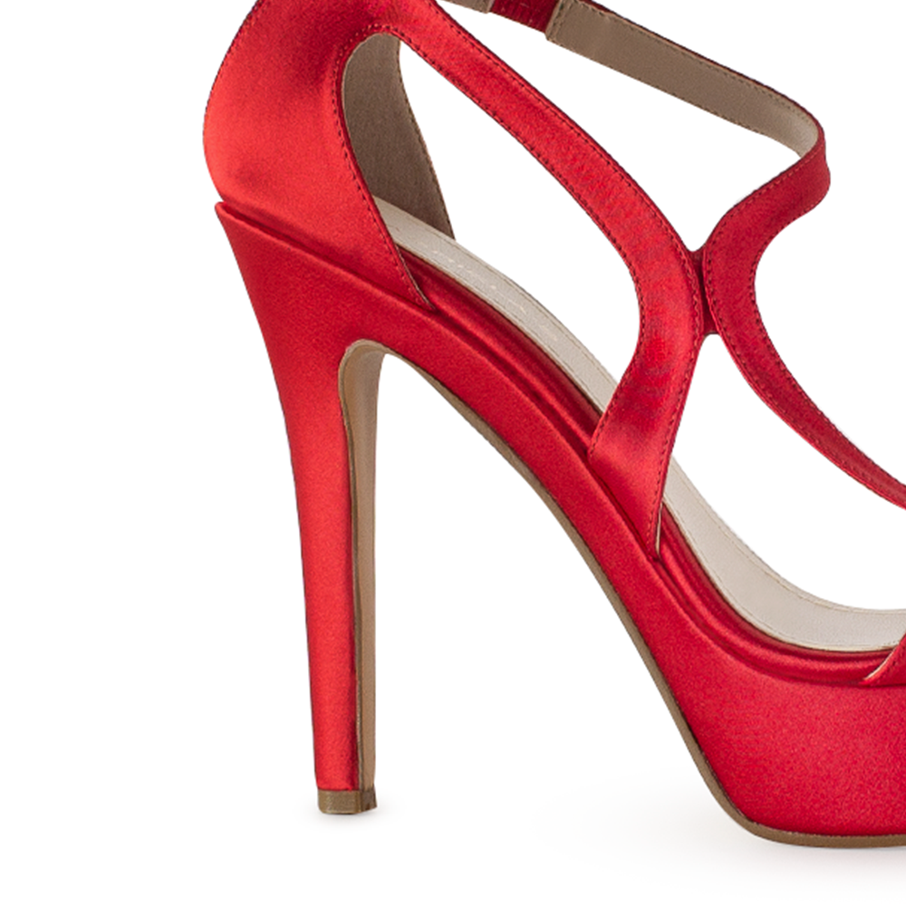 Vista trasera de tacón alto delgado de 12cm en zapatilla para mujer con tiras cruzadas y diseño descubierto en color rojo