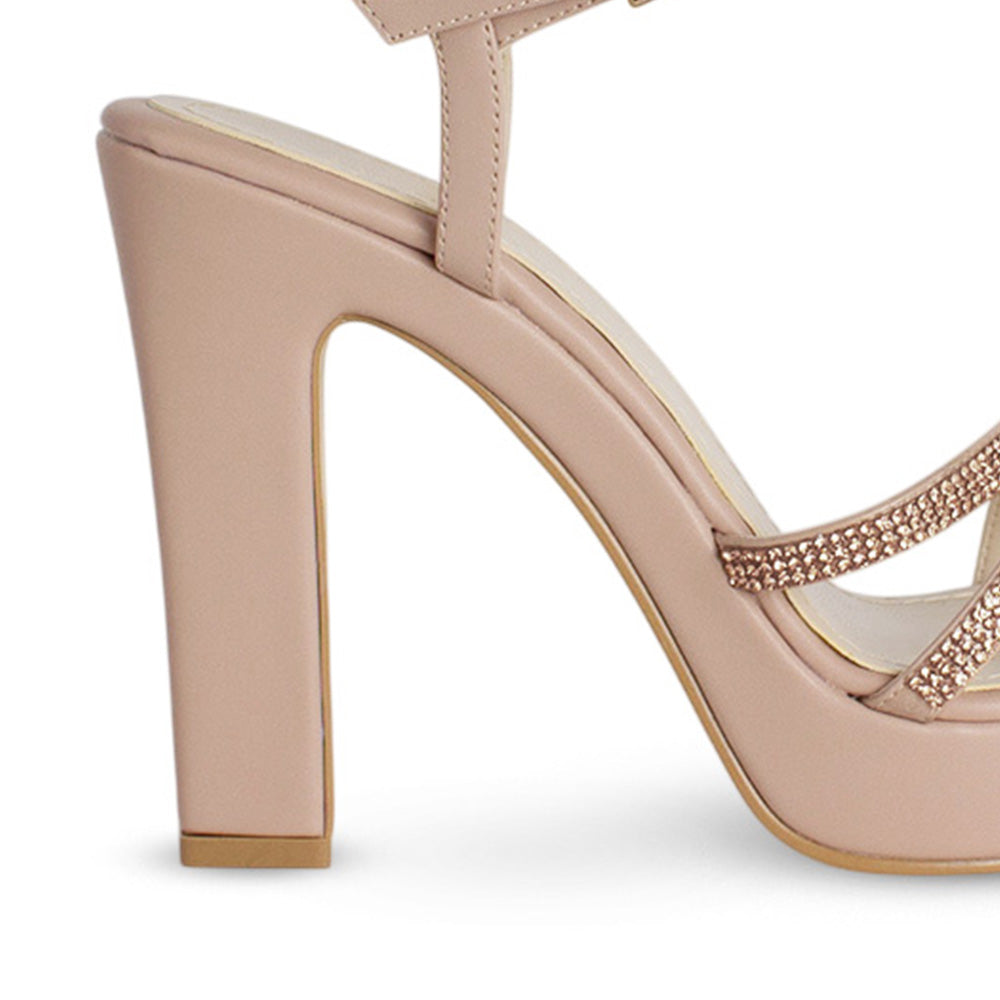 Vista trasera de tacón alto de 11cm en zapatilla nude para mujer con tiras de pedrería y pulsera ajustable