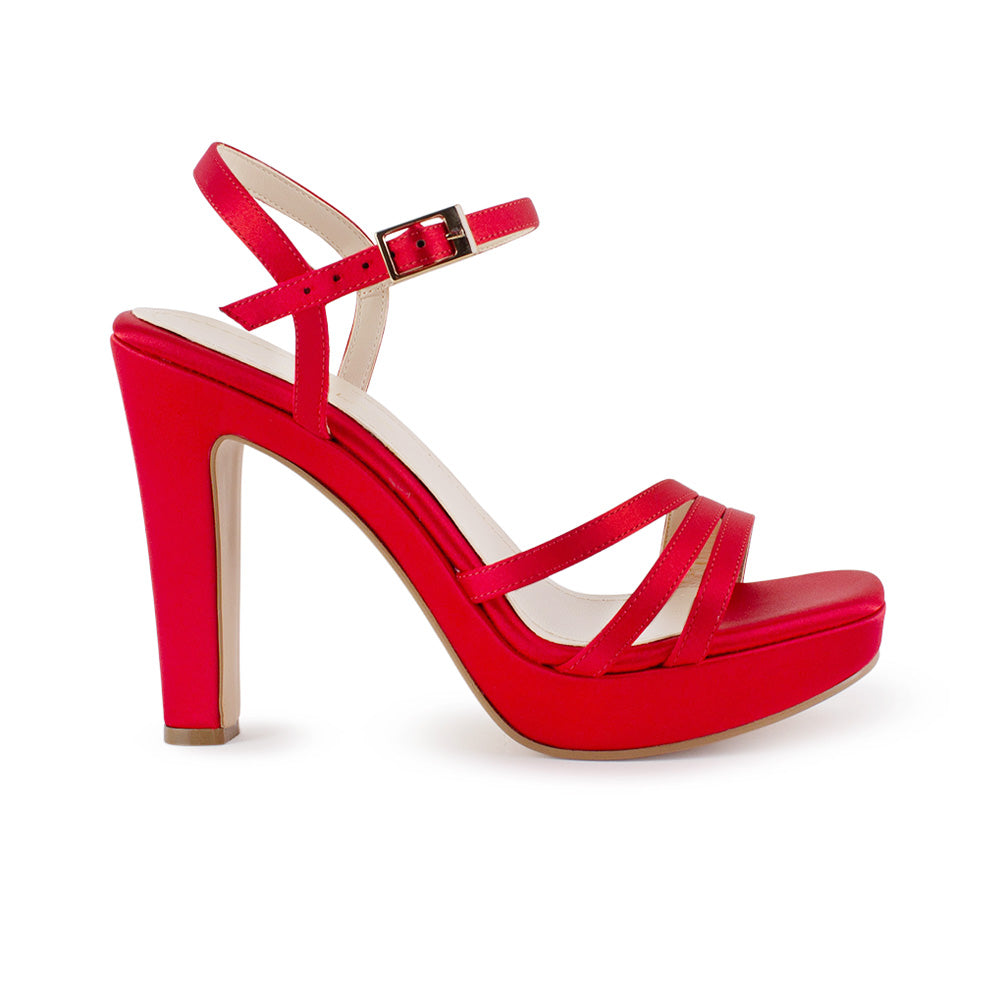 Vista lateral de zapatilla roja para mujer con tiras cruzadas y tacón alto de 11cm