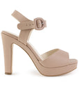 Vista lateral de zapatilla nude para mujer con hebilla forrada plataforma frontal y tacón alto de 11cm