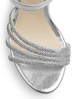 Vista de material sintético en zapatilla plateada para mujer con tiras de pedrería pulsera ajustable y tacon delgado alto de 13cm