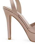 Vista trasera del tacón alto 12cm en zapatilla nude con plataforma, pulsera ajustable al tobillo punta abierta y moño para dama 