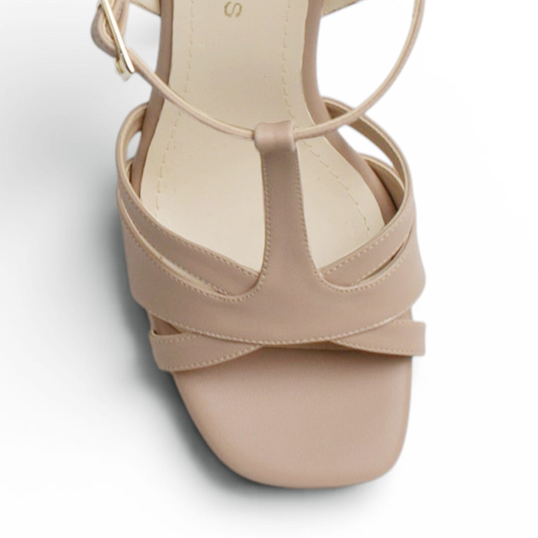 Vista de material cabra sintético en zapatilla para mujer con pulsera y tacón alto de 12cm en color nude