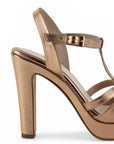 Vista trasera de tacón alto de 12cm en zapatilla para mujer con pulsera ajustable al tobillo en color oro rosa