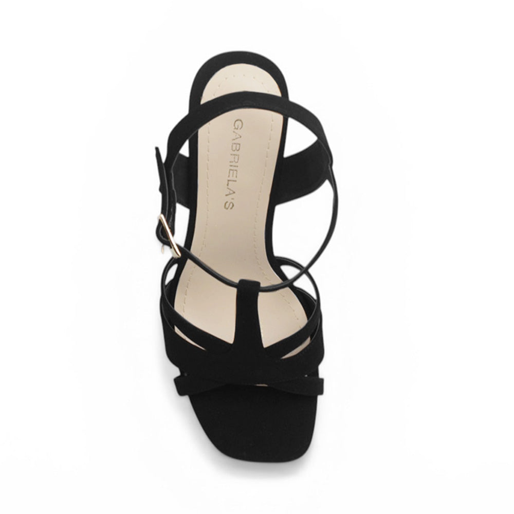 Vista superior de zapatilla negra de diseño descubierto para mujer con pulsera ajustable al tobillo