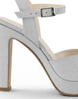 Vista trasera del tacón alto 12cm de la zapatilla plateada para dama con plataforma y pulsera ajustable al tobillo 