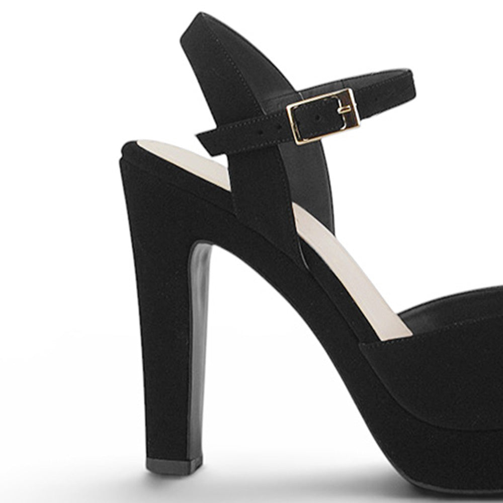 Vista trasera del tacón alto 12cm de la zapatilla negra para dama con plataforma y pulsera ajustable al tobillo 