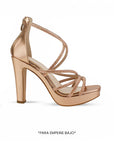 Vista lateral de zapatilla oro rosa con plataforma,tiras de pedrería y ajuste con cremallera tacón alto 11 cm