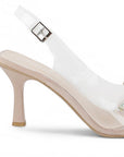Vista trasera de tacón medio de 9cm en zapatilla nude tipo stiletto con correa ajustable al tobillo destalonada