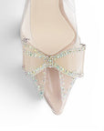 Vista de material charol en zapatilla nude transparente tipo stiletto con moño en la punta para mujer con tacón medio de 9cm