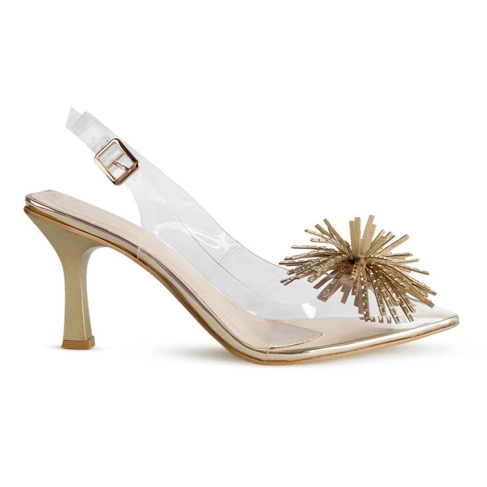 Vista lateral de zapatillas dorada destalonada transparente para mujer con correa ajustable al tobillo punta fina y tacón de 9cm