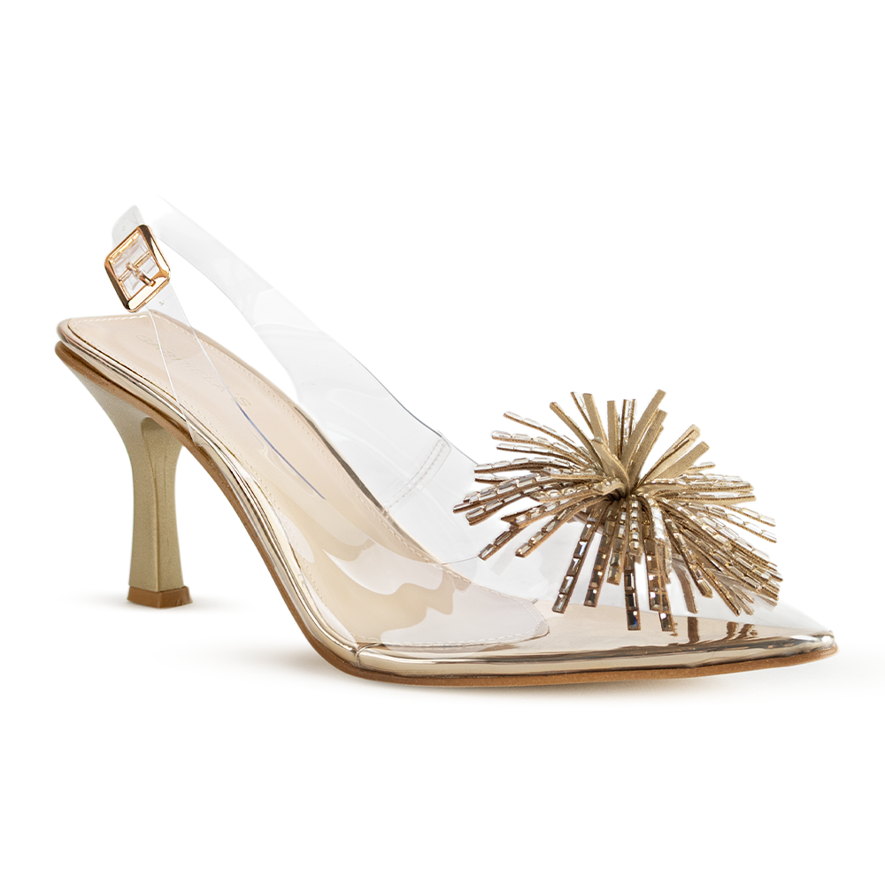 Vista diagonal de zapatilla dorada destalonada para mujer con pedrería en punta fina con tacón delgado de 9cm tipo stiletto