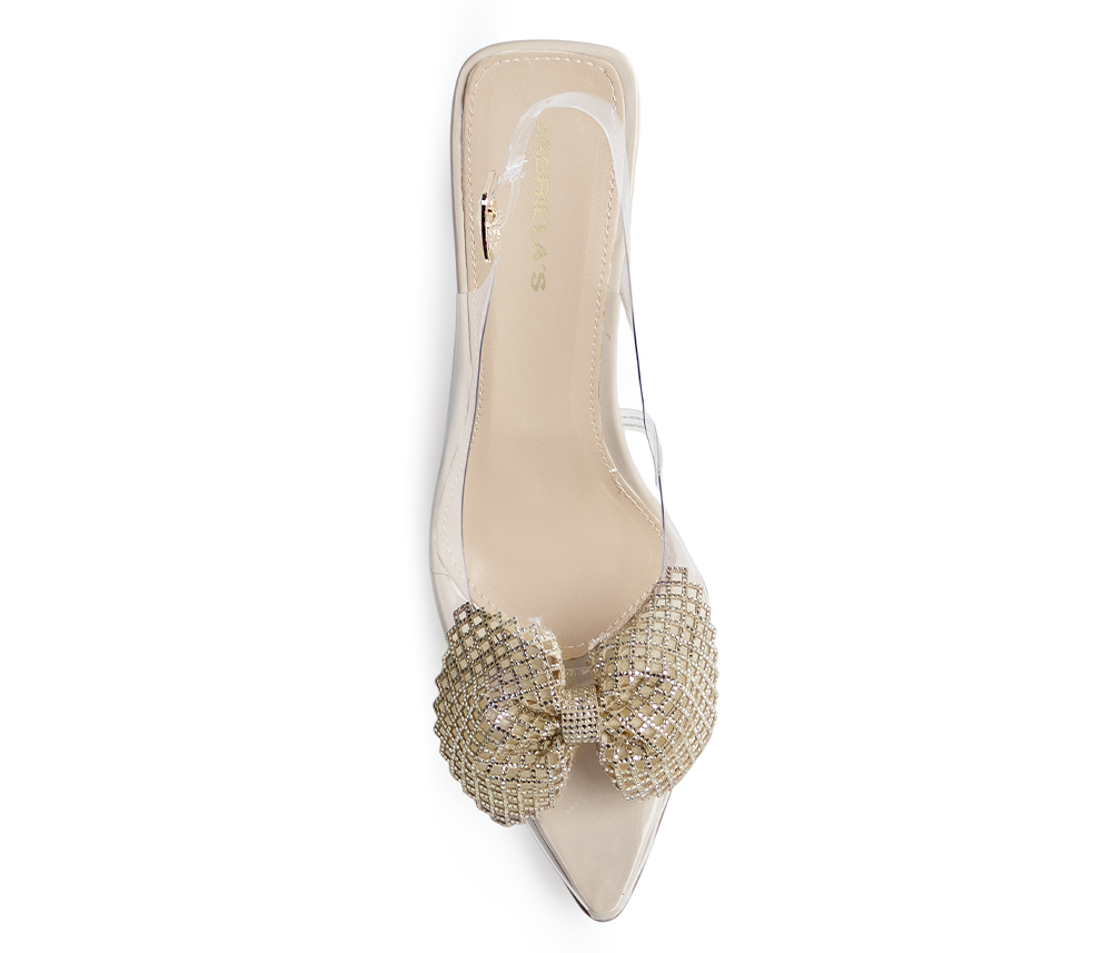 Vista superior de zapatilla beige destalonada transparente para mujer con pedrería sobre punta fina de diseño transparente
