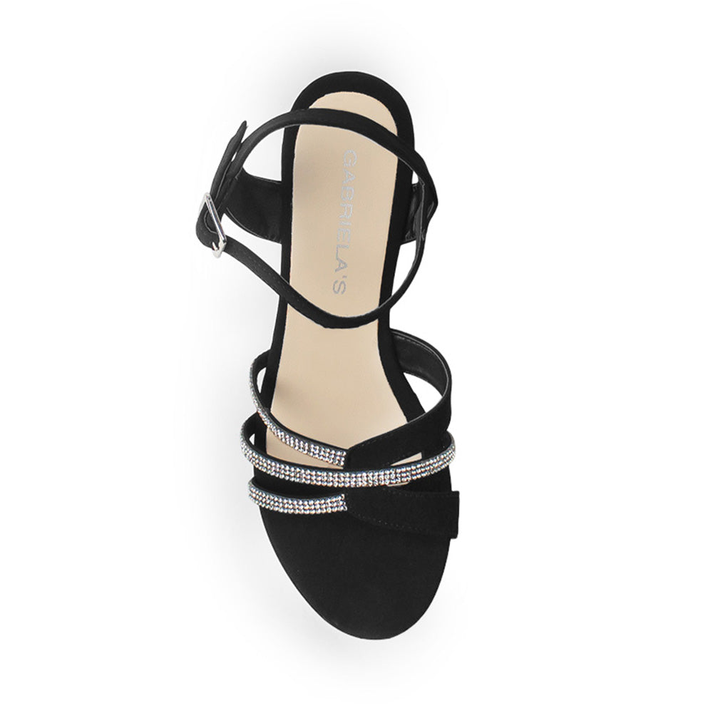 Vista superior de zapatilla de diseño descubierto para mujer con tiras de pedrería y pulsera ajustable color negro 