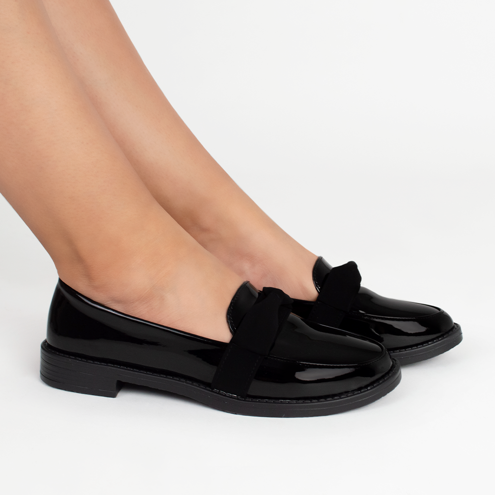 Mocasines negros de piso para mujer con moño elegante y punta redonda de meter