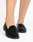 Mocasines negros de charol para dama con tacón bajo 3cm y antifaz decorativo 