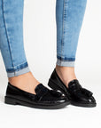 Mocasines negros de meter para mujer con borlas y punta redonda de piso
