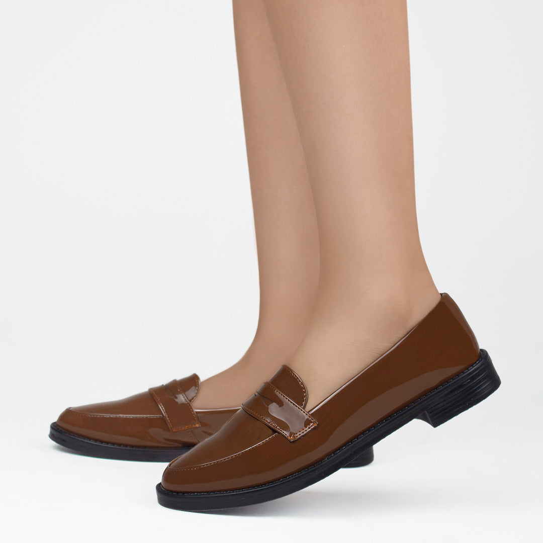 Mocasines negros de charol para dama con tacón bajo 3cm y antifaz 