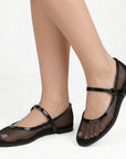 Flats tipo balerinas negras perforadas para mujer con pulsera ajustable y hebilla redonda de piso 