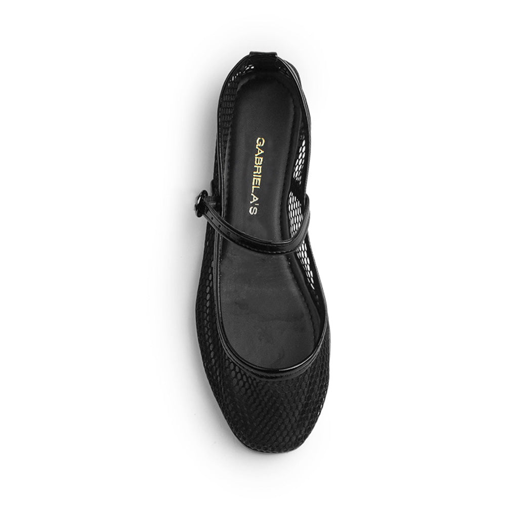 Vista superior de flats tipo balerinas para mujer calados con hebilla redonda en pulsera ajustable sobre el empeine en color negro