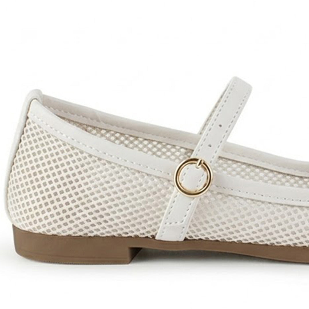 Vista trasera de flats tipo balerinas beige de piso para mujer con correa ajustable en empeine 