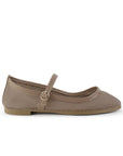 Vista lateral de flats tipo balerinas beige perforadas para mujer con hebilla redonda en pulsera ajustable