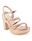 Vista diagonal de zapatilla oro rosado para mujer con tiras y tacón ancho medio de 10cm