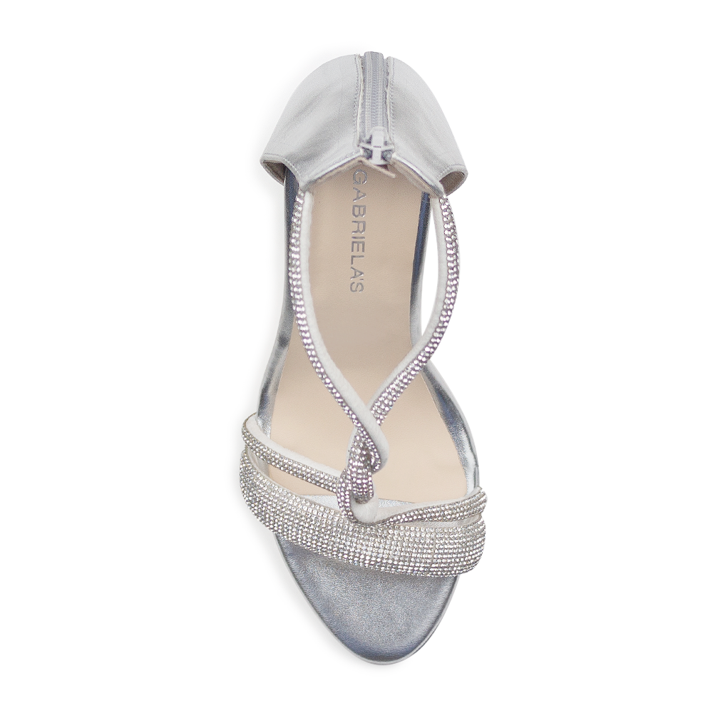 Vista superior de zapatilla plata para mujer con pedreria y tacón bloque medio de 10cm, ajuste de cierre trasero