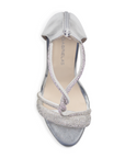 Vista superior de zapatilla plata para mujer con pedreria y tacón bloque medio de 10cm, ajuste de cierre trasero