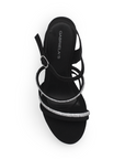 Vista superior de zapatilla negra para mujer con tiras brillantes y pulsera ajustable 