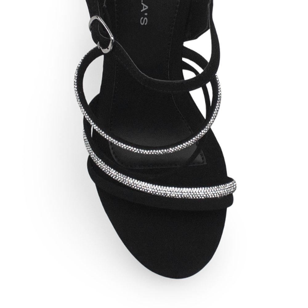 Vista de material buck en zapatilla negra  para mujer con tiras de pedrería brillante
