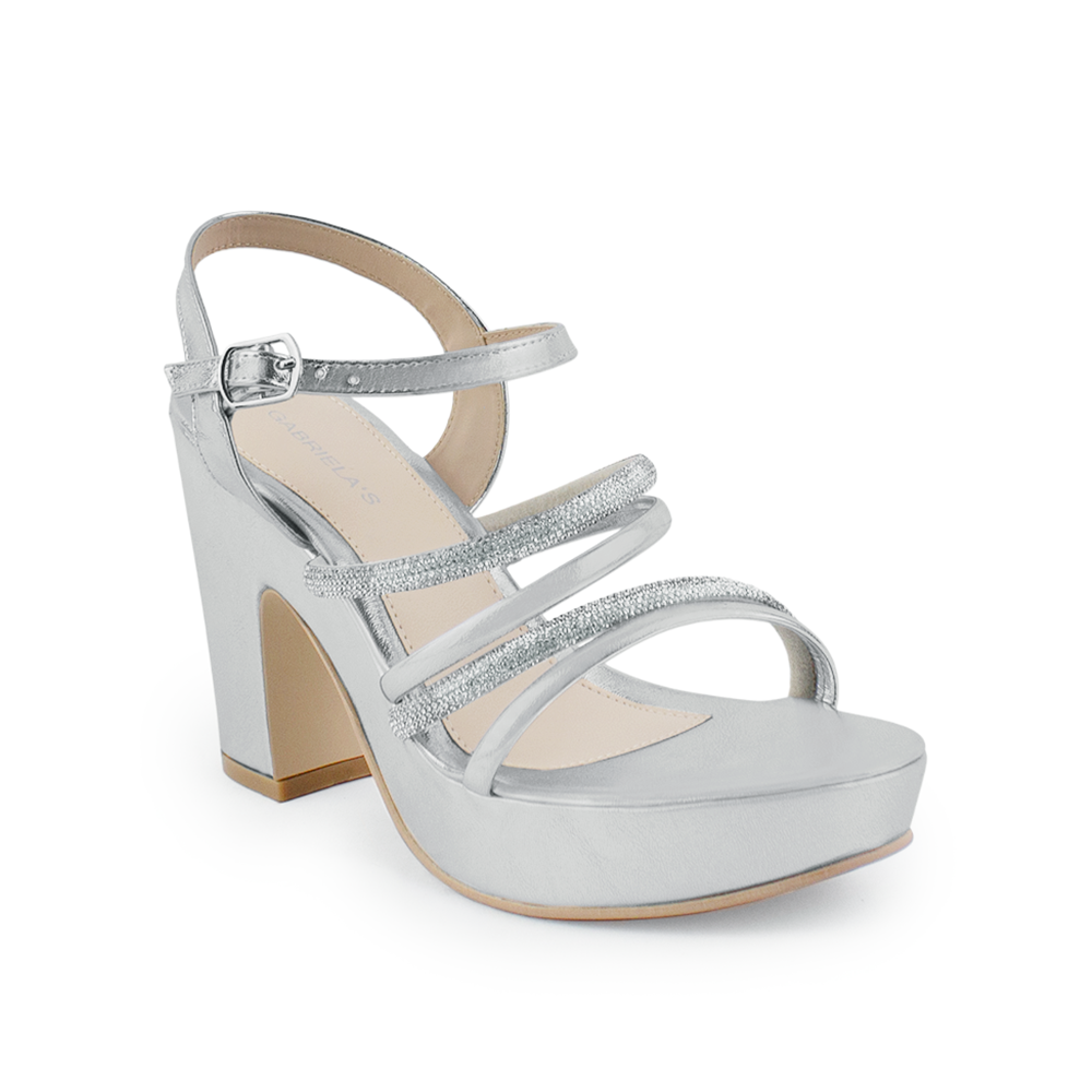 Vista diagonal de zapatilla plata para mujer con tiras y tacón ancho medio de 10cm
