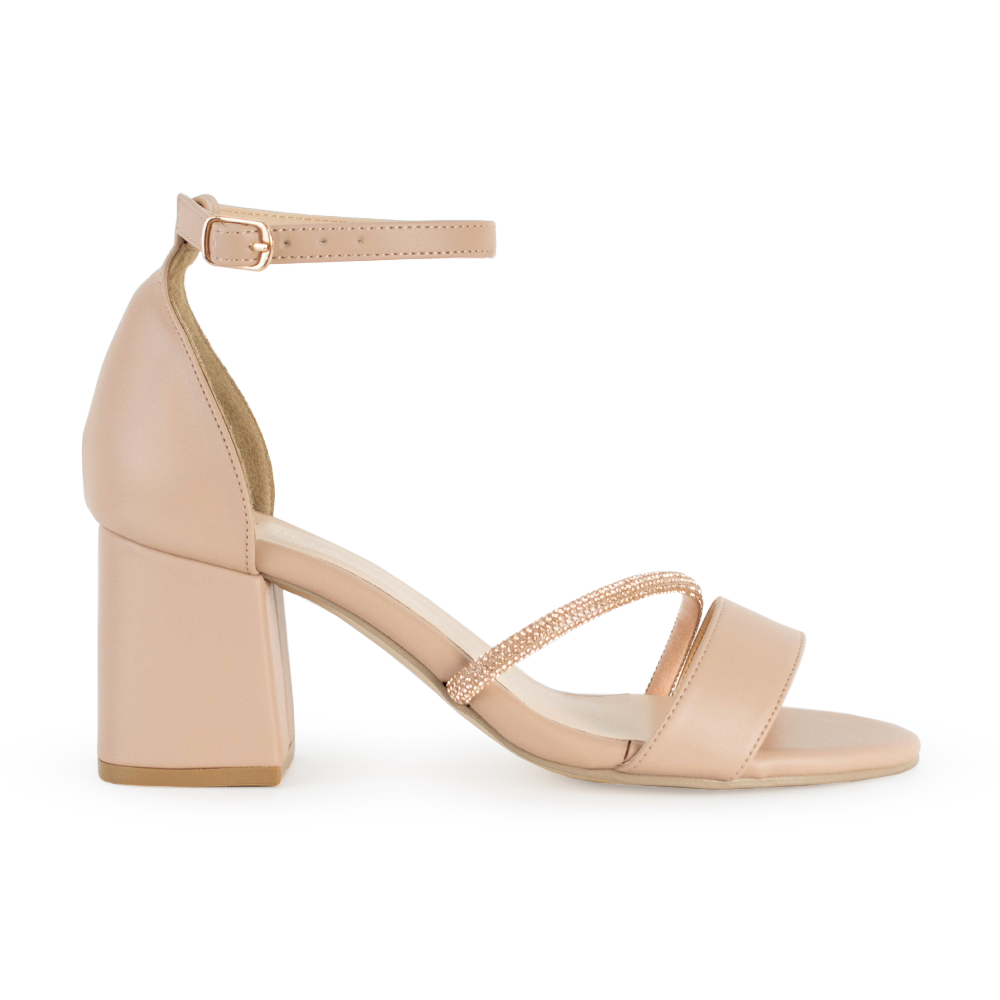 vista lateral de zapatillas maquillaje para dama con tacón medio 7cm  detalles brillantes oro rosado y pulsera al tobillo
