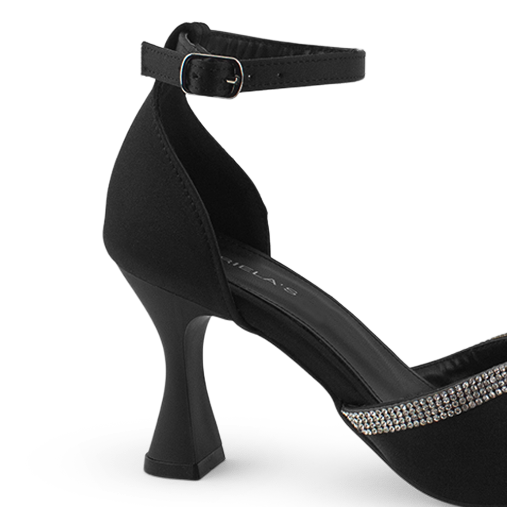 Vista trasera de tacón 7cm en zapatilla negra con pulsera y talón cerrado para mujer