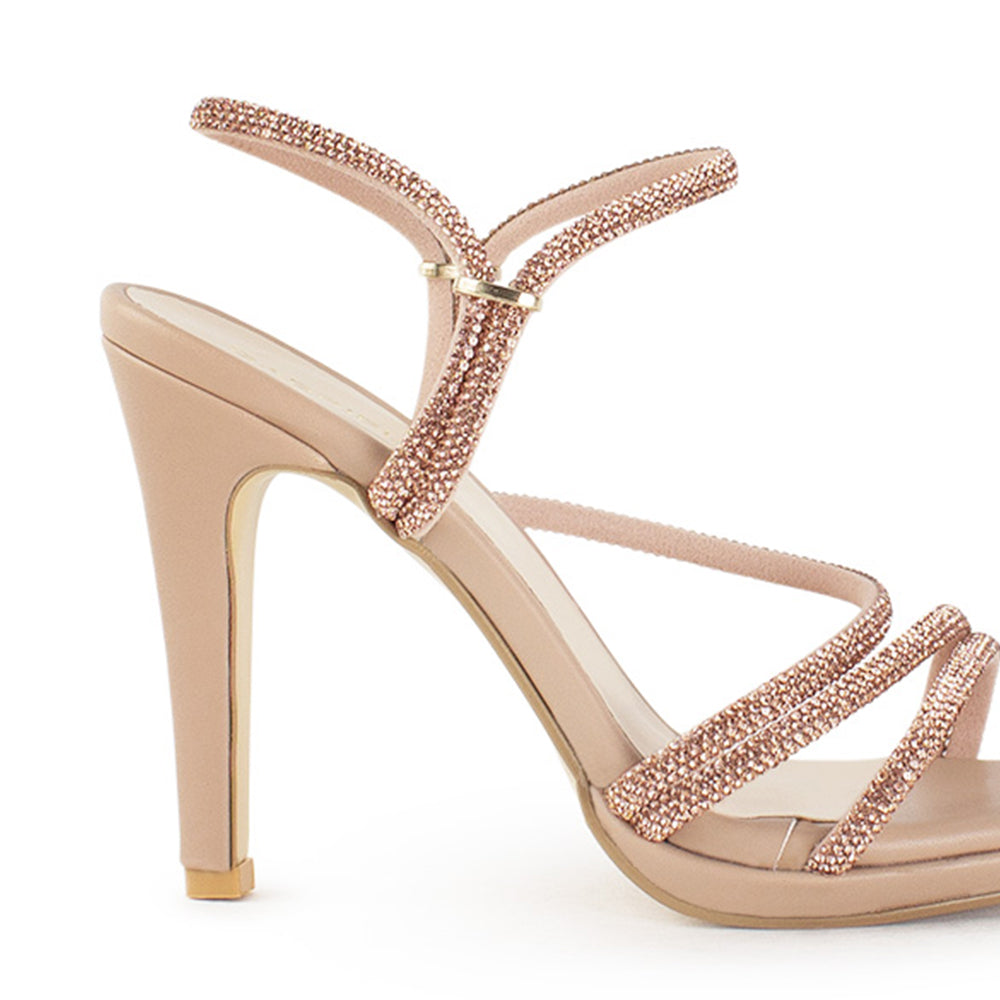 Vista trasera de tacón medio de 10cm en zapatilla con pedreria brillante para mujer en color maquillaje