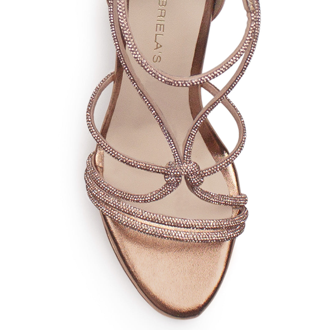 Vista de material sintético en zapatilla oro rosado para mujer con pedrería brillante y tacón de 10cm 