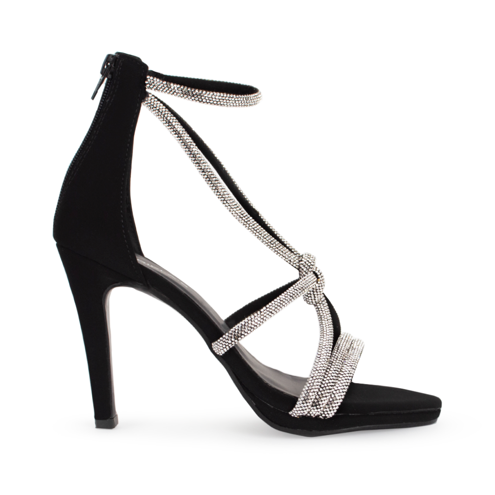 Vista lateral de zapatilla negra para mujer con pedrería brillante y tacón delgado de 10cm