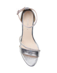 vista superior en zapatillas plata de tacón medio 7cm para dama con detalles brillantes y pulsera al tobillo 