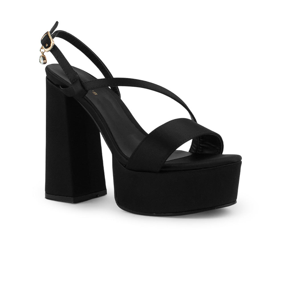 Vista diagonal de zapatilla negra para mujer con tiras delgadas cruzadas y tacón alto grueso de 14cm