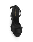 Vista superior de zapatilla negras para mujer con tiras delgadas cruzadas ajustables con una hebilla pequeña