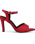 Vista lateral de zapatilla roja de punta fina abierta para mujer con pulsera ajustable al tobillo y tacón delgado medio de 10cm