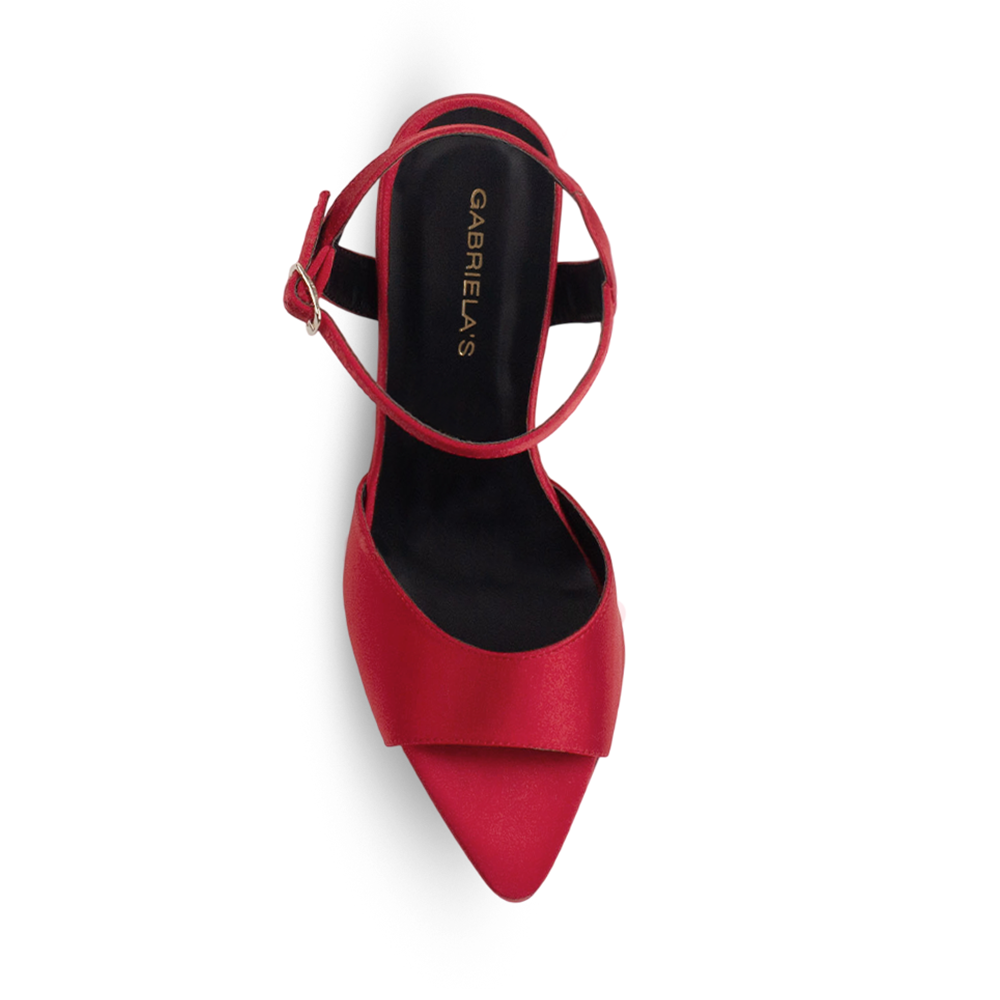 Vista superior de zapatilla roja para mujer con pulsera ajustable al tobillo y tacón delgado de 10cm de diseño abierto 