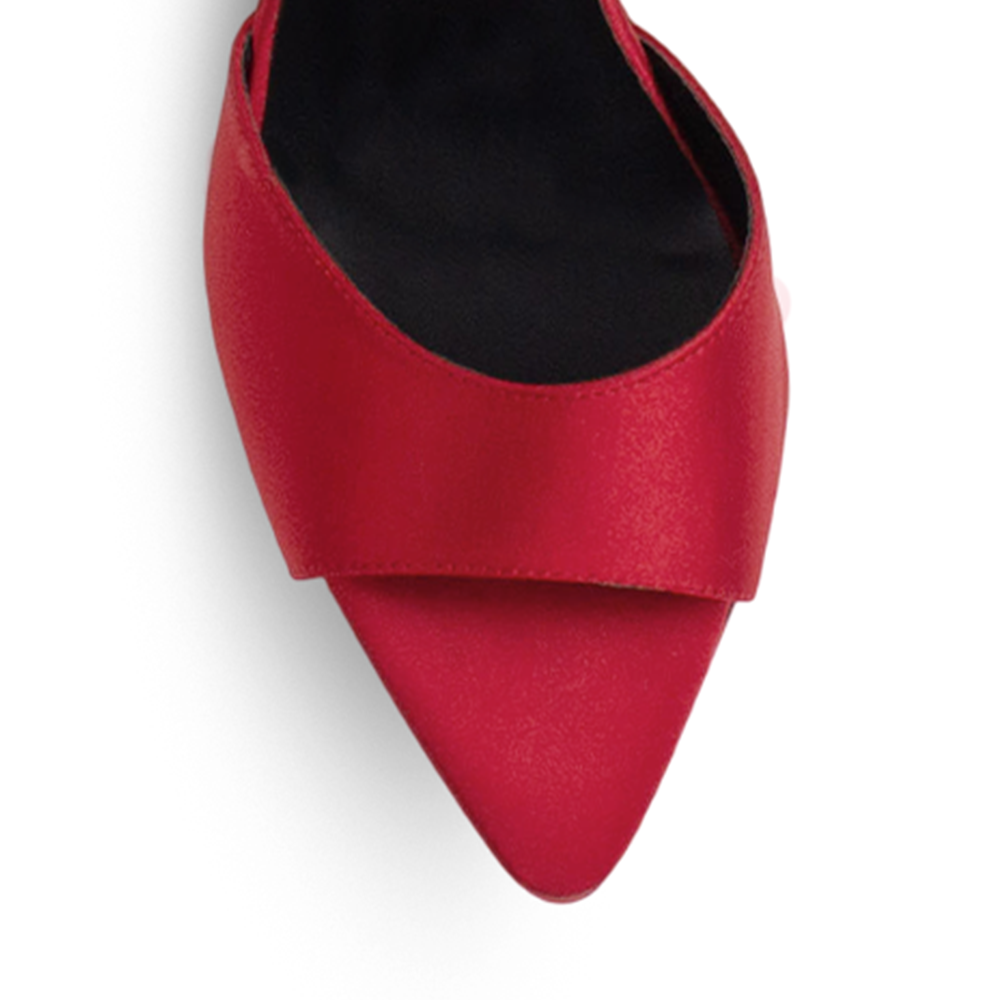 Vista de material shantung en zapatilla de diseño descubierto para mujer con pulsera y tacón de 10cm en color rojo