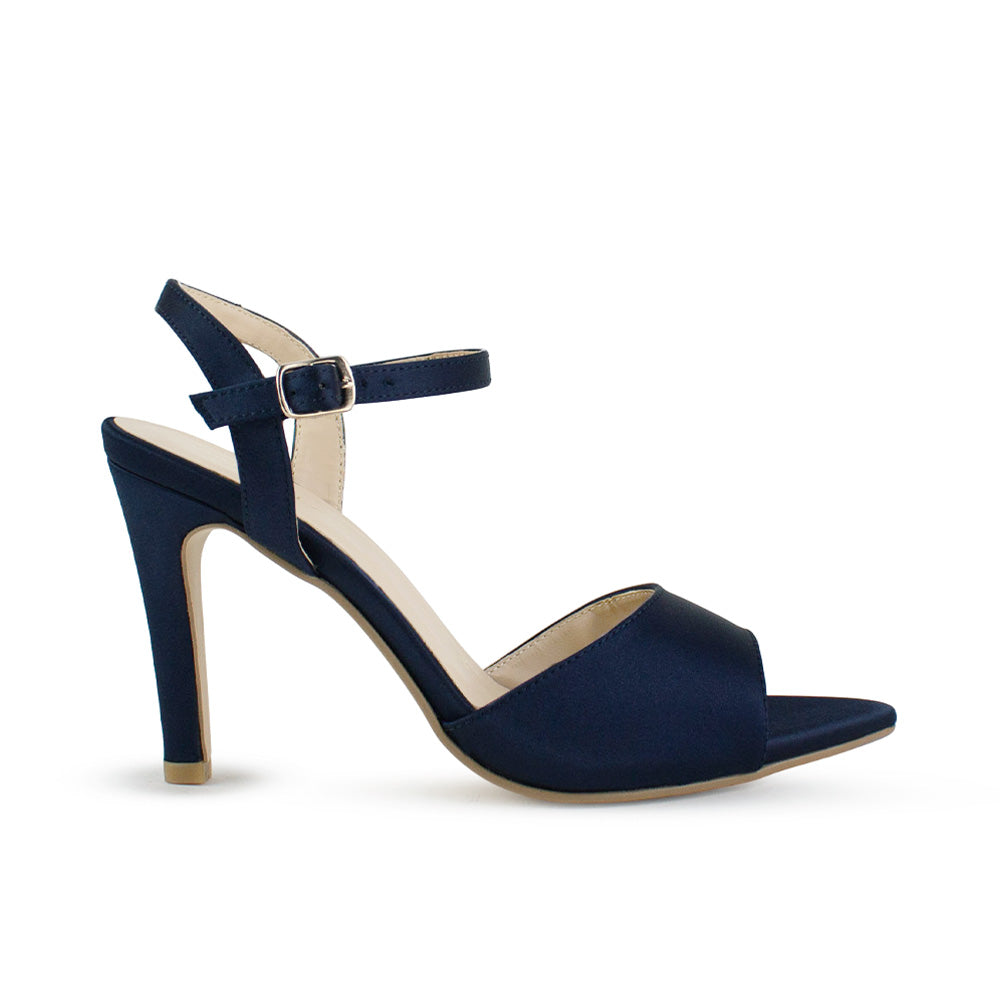 Vista lateral de zapatilla azul de punta fina abierta para mujer con pulsera ajustable al tobillo y tacón delgado medio de 10cm