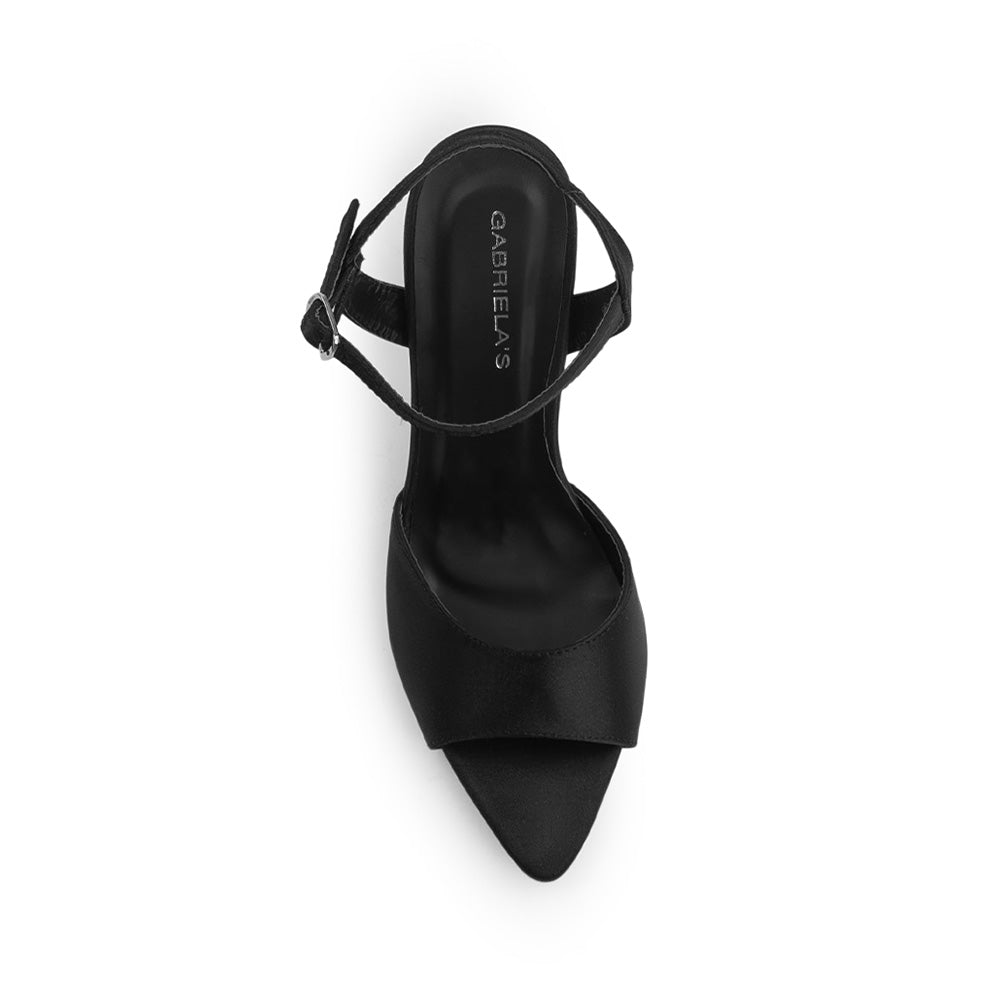Vista superior de zapatilla negra  para mujer con pulsera ajustable al tobillo y tacón delgado de 10cm de diseño abierto 