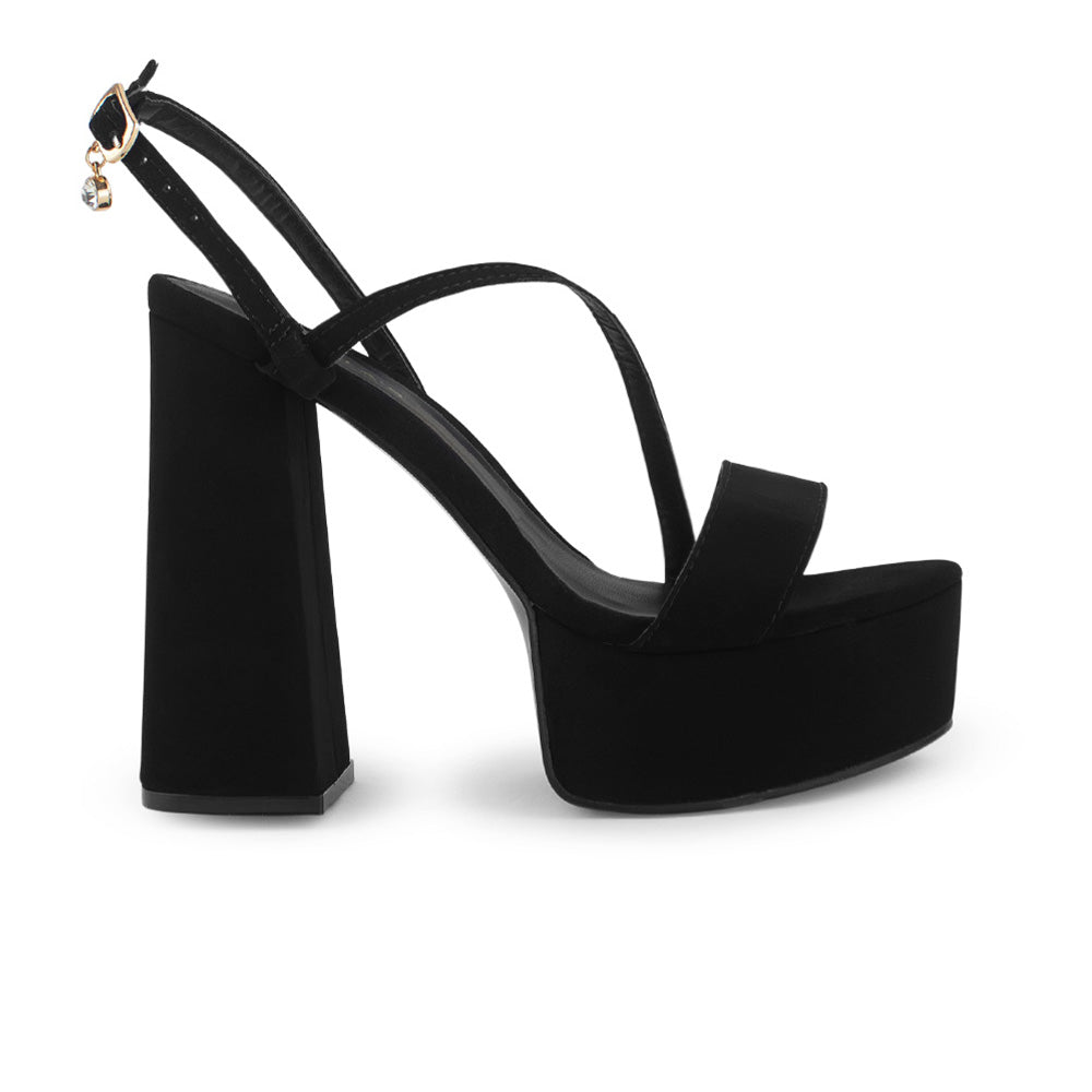 Vista lateral de zapatilla negra para mujer con plataforma al frente con colgante brillante tiras delgadas y tacón alto de 14cm