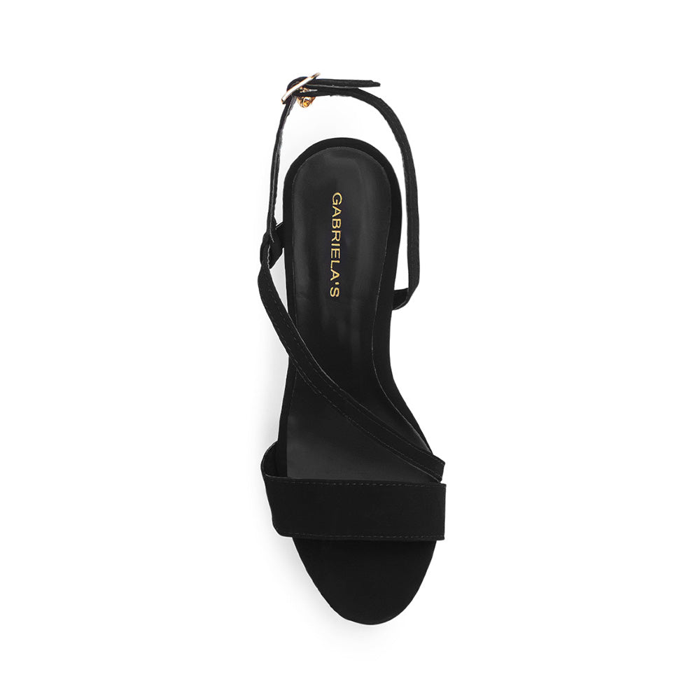Vista superior de zapatilla negra para mujer con tiras delgadas cruzadas ajustables con una hebilla pequeña